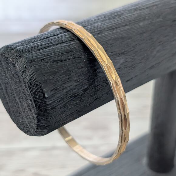 Vintage Bracelet - Gold Tone with Pattern - 8" - Picture 2 of 8